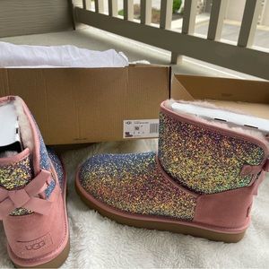 UGG Mini Bow Cosmos - New Never Worn